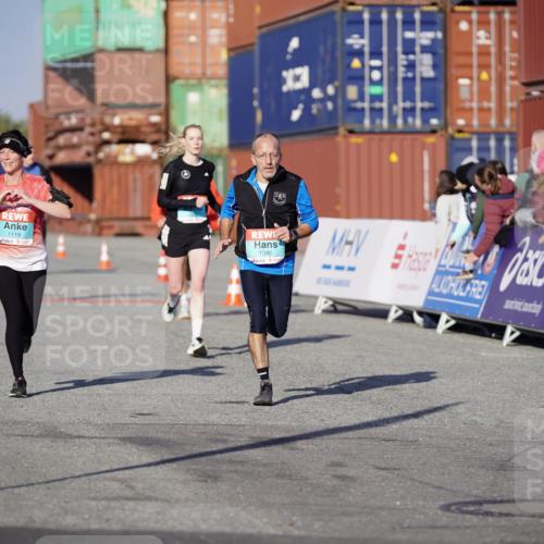03.10.2025 - Köhlbrandbrückenlauf Michael Burmester http://msf.ph/oto/9001587 03.10.2025 10:05:34 Ziel 1119, 1312, 1340, 1415, 2698, 3484 meine-sportfotos.de