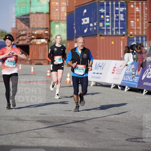 03.10.2025 - Köhlbrandbrückenlauf Michael Burmester http://msf.ph/oto/9001601 03.10.2025 10:05:34 Ziel 1119, 1312, 1340, 1415, 2698, 3484 meine-sportfotos.de
