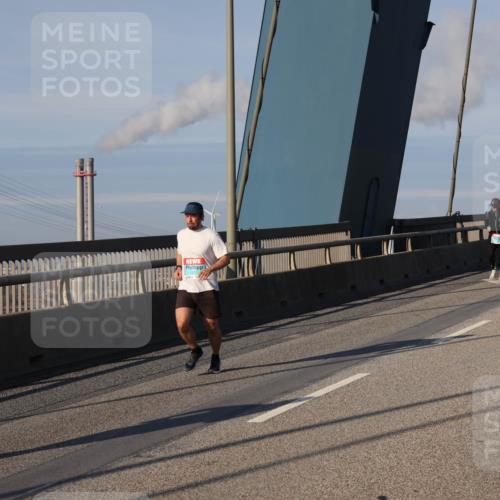 03.10.2025 - Köhlbrandbrückenlauf Julia Fischer http://msf.ph/oto/9001623 03.10.2025 09:39:23 Position 2  meine-sportfotos.de