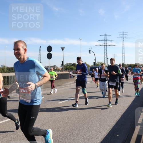 03.10.2025 - Köhlbrandbrückenlauf Julia Fischer http://msf.ph/oto/9001635 03.10.2025 12:17:57 Position 3 6697 meine-sportfotos.de