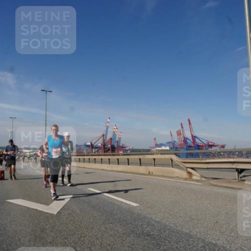 03.10.2025 - Köhlbrandbrückenlauf Matties Gatica Varas http://msf.ph/oto/9001636 03.10.2025 12:54:55 Position 2 18 meine-sportfotos.de