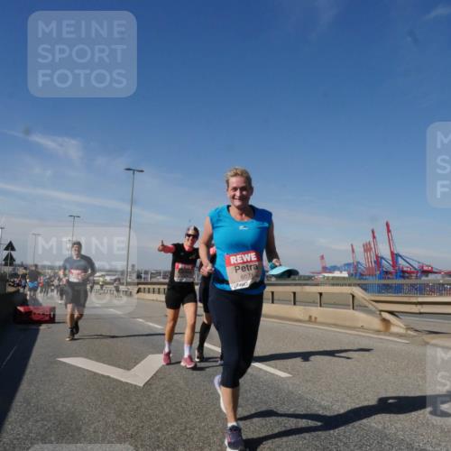 03.10.2025 - Köhlbrandbrückenlauf Matties Gatica Varas http://msf.ph/oto/9001657 03.10.2025 12:54:56 Position 2 6571, 118 meine-sportfotos.de