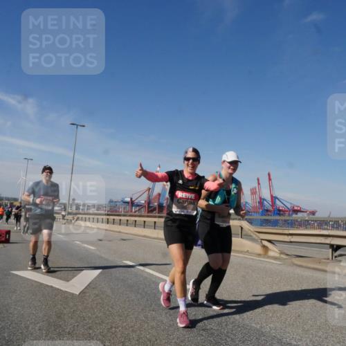 03.10.2025 - Köhlbrandbrückenlauf Matties Gatica Varas http://msf.ph/oto/9001671 03.10.2025 12:54:57 Position 2 118 meine-sportfotos.de