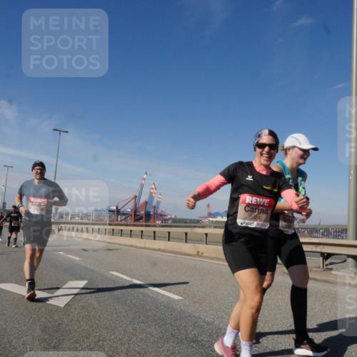 03.10.2025 - Köhlbrandbrückenlauf Matties Gatica Varas http://msf.ph/oto/9001676 03.10.2025 12:54:58 Position 2 6157, 5024 meine-sportfotos.de