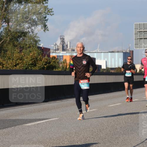 03.10.2025 - Köhlbrandbrückenlauf Luisa Fischer http://msf.ph/oto/9001680 03.10.2025 10:43:37 Position 3 1020, 2001 meine-sportfotos.de