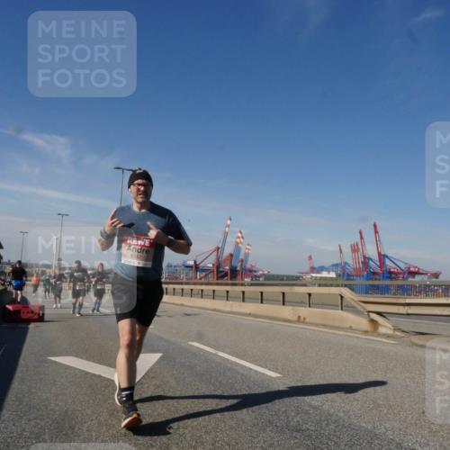 03.10.2025 - Köhlbrandbrückenlauf Matties Gatica Varas http://msf.ph/oto/9001682 03.10.2025 12:54:58 Position 2 6157 meine-sportfotos.de