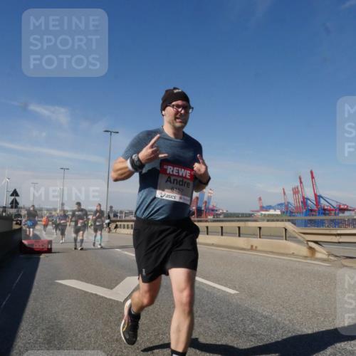 03.10.2025 - Köhlbrandbrückenlauf Matties Gatica Varas http://msf.ph/oto/9001685 03.10.2025 12:54:59 Position 2 6157, 18 meine-sportfotos.de