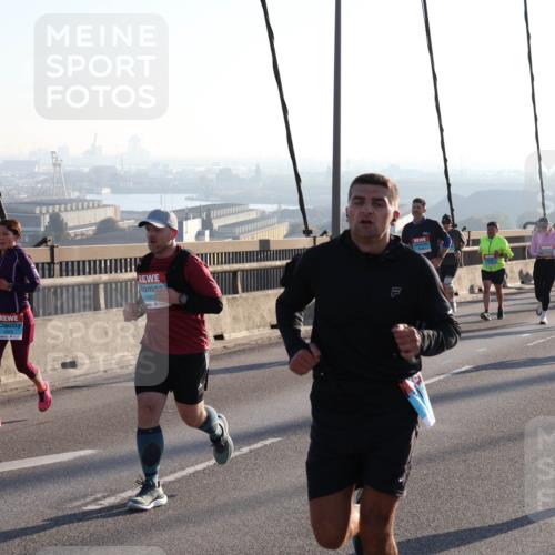 03.10.2025 - Köhlbrandbrückenlauf Julia Fischer http://msf.ph/oto/9001686 03.10.2025 09:24:52 Position 1 2677 meine-sportfotos.de
