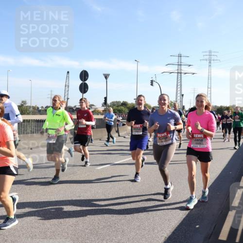 03.10.2025 - Köhlbrandbrückenlauf Julia Fischer http://msf.ph/oto/9001688 03.10.2025 12:18:06 Position 3 6449 meine-sportfotos.de