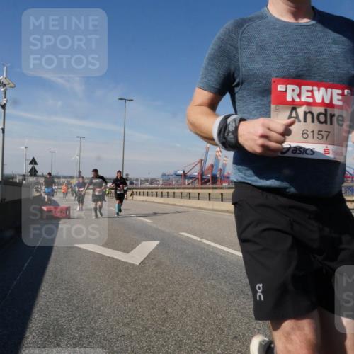03.10.2025 - Köhlbrandbrückenlauf Matties Gatica Varas http://msf.ph/oto/9001692 03.10.2025 12:54:59 Position 2 06, 6157 meine-sportfotos.de