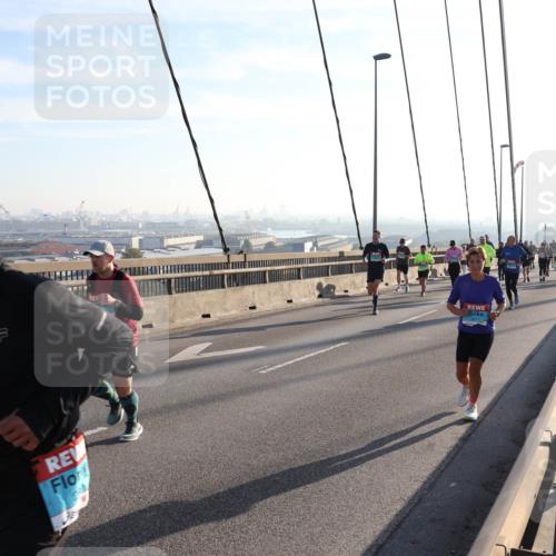 03.10.2025 - Köhlbrandbrückenlauf Julia Fischer http://msf.ph/oto/9001693 03.10.2025 09:24:53 Position 1  meine-sportfotos.de