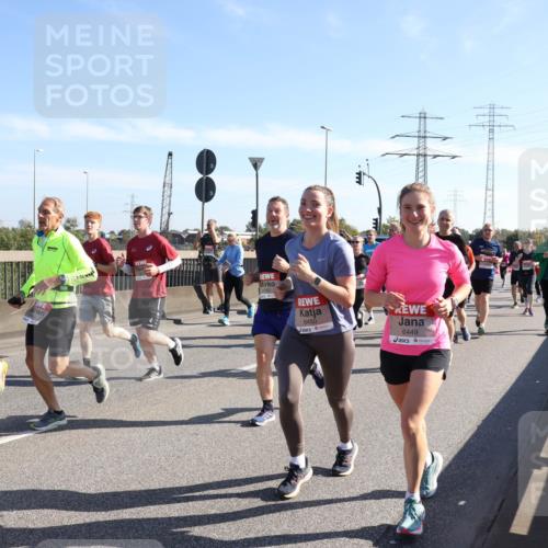 03.10.2025 - Köhlbrandbrückenlauf Julia Fischer http://msf.ph/oto/9001695 03.10.2025 12:18:06 Position 3 4760, 6450, 6449 meine-sportfotos.de