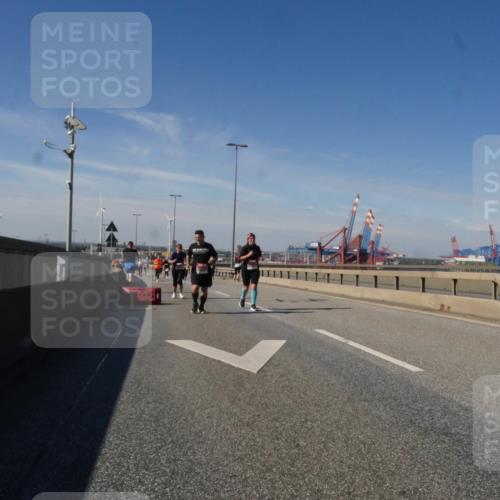 03.10.2025 - Köhlbrandbrückenlauf Matties Gatica Varas http://msf.ph/oto/9001701 03.10.2025 12:55:00 Position 2  meine-sportfotos.de