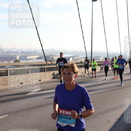 03.10.2025 - Köhlbrandbrückenlauf Julia Fischer http://msf.ph/oto/9001702 03.10.2025 09:24:55 Position 1 2677 meine-sportfotos.de