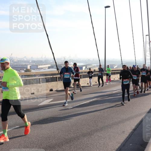 03.10.2025 - Köhlbrandbrückenlauf Julia Fischer http://msf.ph/oto/9001706 03.10.2025 09:25:00 Position 1 1473, 1409, 12 meine-sportfotos.de