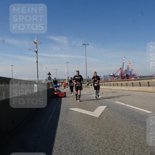 03.10.2025 - Köhlbrandbrückenlauf Matties Gatica Varas http://msf.ph/oto/9001707 03.10.2025 12:55:01 Position 2  meine-sportfotos.de