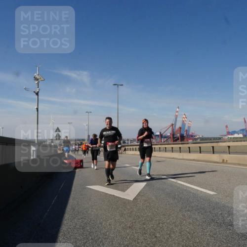 03.10.2025 - Köhlbrandbrückenlauf Matties Gatica Varas http://msf.ph/oto/9001722 03.10.2025 12:55:02 Position 2  meine-sportfotos.de