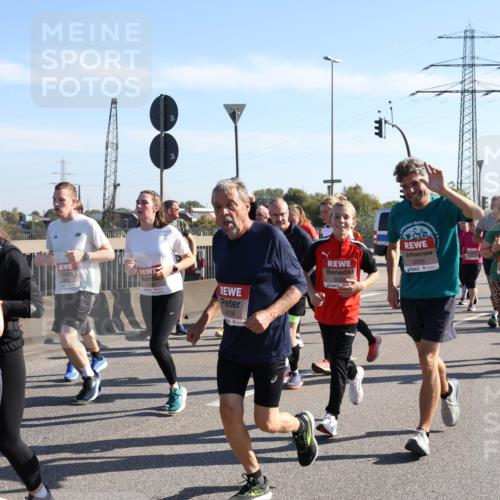 03.10.2025 - Köhlbrandbrückenlauf Julia Fischer http://msf.ph/oto/9001725 03.10.2025 12:18:11 Position 3 5003, 5022, 5023, 4756 meine-sportfotos.de