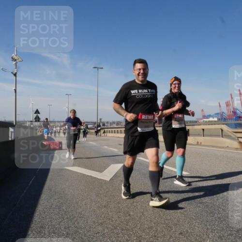 03.10.2025 - Köhlbrandbrückenlauf Matties Gatica Varas http://msf.ph/oto/9001740 03.10.2025 12:55:03 Position 2 6692 meine-sportfotos.de