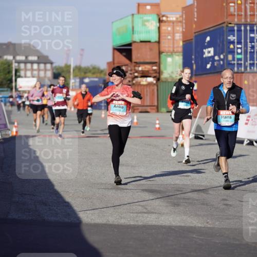 03.10.2025 - Köhlbrandbrückenlauf Michael Burmester http://msf.ph/oto/9001746 03.10.2025 10:05:34 Ziel 1119, 1312, 1340, 1415, 2698, 3484 meine-sportfotos.de