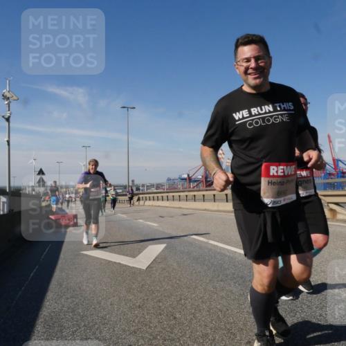 03.10.2025 - Köhlbrandbrückenlauf Matties Gatica Varas http://msf.ph/oto/9001747 03.10.2025 12:55:04 Position 2 6692, 6505 meine-sportfotos.de