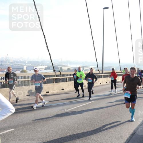 03.10.2025 - Köhlbrandbrückenlauf Julia Fischer http://msf.ph/oto/9001772 03.10.2025 09:25:25 Position 1 3730 meine-sportfotos.de