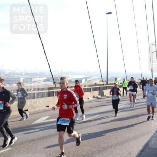 03.10.2025 - Köhlbrandbrückenlauf Julia Fischer http://msf.ph/oto/9001781 03.10.2025 09:25:27 Position 1  meine-sportfotos.de