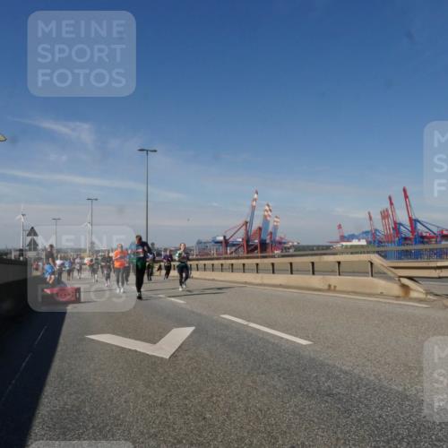 03.10.2025 - Köhlbrandbrückenlauf Matties Gatica Varas http://msf.ph/oto/9001787 03.10.2025 12:55:07 Position 2  meine-sportfotos.de