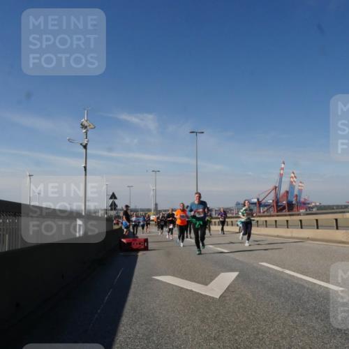 03.10.2025 - Köhlbrandbrückenlauf Matties Gatica Varas http://msf.ph/oto/9001799 03.10.2025 12:55:08 Position 2  meine-sportfotos.de