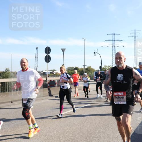 03.10.2025 - Köhlbrandbrückenlauf Julia Fischer http://msf.ph/oto/9001820 03.10.2025 12:18:38 Position 3 18, 1887, 5678 meine-sportfotos.de