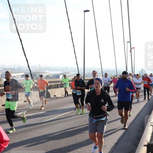 03.10.2025 - Köhlbrandbrückenlauf Julia Fischer http://msf.ph/oto/9001828 03.10.2025 09:25:35 Position 1 1478 meine-sportfotos.de