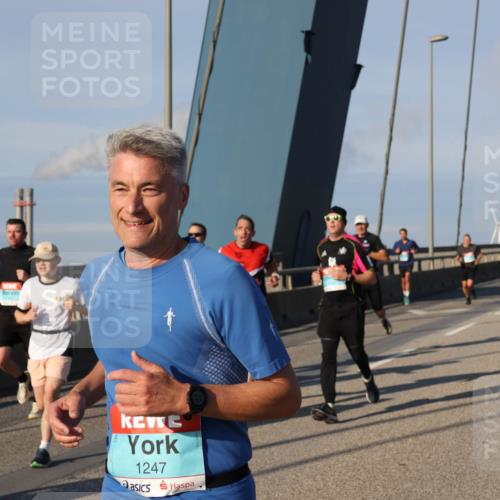 03.10.2025 - Köhlbrandbrückenlauf Julia Fischer http://msf.ph/oto/9001830 03.10.2025 09:39:57 Position 2 1247 meine-sportfotos.de