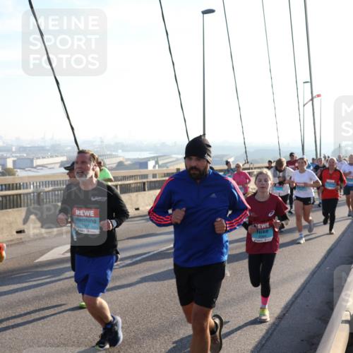 03.10.2025 - Köhlbrandbrückenlauf Julia Fischer http://msf.ph/oto/9001833 03.10.2025 09:25:37 Position 1 1660 meine-sportfotos.de