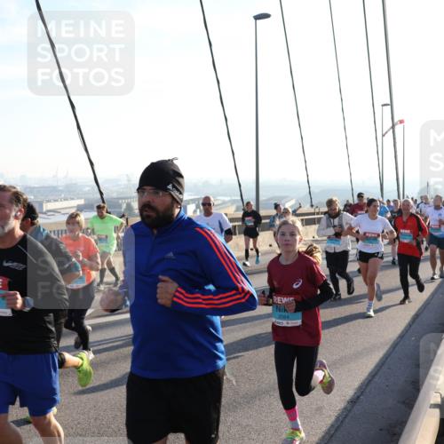 03.10.2025 - Köhlbrandbrückenlauf Julia Fischer http://msf.ph/oto/9001838 03.10.2025 09:25:37 Position 1 1660, 2084 meine-sportfotos.de
