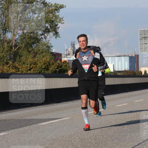03.10.2025 - Köhlbrandbrückenlauf Luisa Fischer http://msf.ph/oto/9001842 03.10.2025 10:43:46 Position 3  meine-sportfotos.de