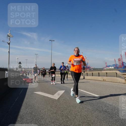 03.10.2025 - Köhlbrandbrückenlauf Matties Gatica Varas http://msf.ph/oto/9001843 03.10.2025 12:55:12 Position 2  meine-sportfotos.de