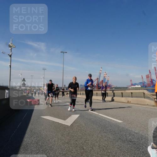 03.10.2025 - Köhlbrandbrückenlauf Matties Gatica Varas http://msf.ph/oto/9001863 03.10.2025 12:55:12 Position 2  meine-sportfotos.de
