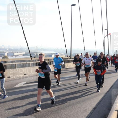 03.10.2025 - Köhlbrandbrückenlauf Julia Fischer http://msf.ph/oto/9001865 03.10.2025 09:25:42 Position 1  meine-sportfotos.de