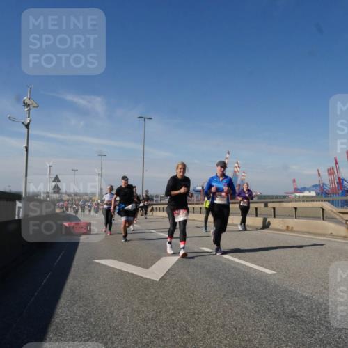 03.10.2025 - Köhlbrandbrückenlauf Matties Gatica Varas http://msf.ph/oto/9001869 03.10.2025 12:55:13 Position 2  meine-sportfotos.de