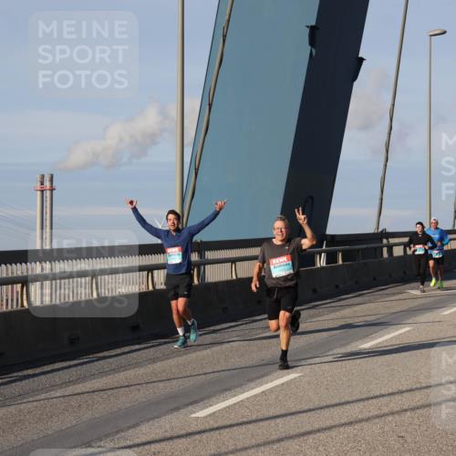 03.10.2025 - Köhlbrandbrückenlauf Julia Fischer http://msf.ph/oto/9001873 03.10.2025 09:40:02 Position 2  meine-sportfotos.de