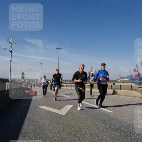 03.10.2025 - Köhlbrandbrückenlauf Matties Gatica Varas http://msf.ph/oto/9001876 03.10.2025 12:55:13 Position 2  meine-sportfotos.de