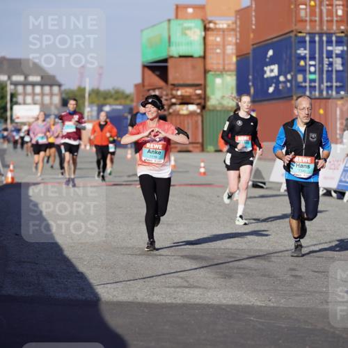 03.10.2025 - Köhlbrandbrückenlauf Michael Burmester http://msf.ph/oto/9001879 03.10.2025 10:05:34 Ziel 1119, 1312, 1340, 1415, 2698, 3484 meine-sportfotos.de