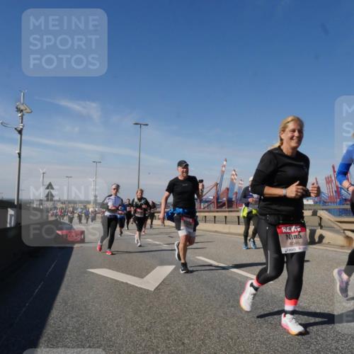 03.10.2025 - Köhlbrandbrückenlauf Matties Gatica Varas http://msf.ph/oto/9001888 03.10.2025 12:55:14 Position 2 6046, 6110 meine-sportfotos.de