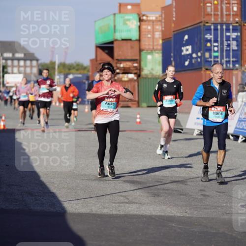 03.10.2025 - Köhlbrandbrückenlauf Michael Burmester http://msf.ph/oto/9001891 03.10.2025 10:05:35 Ziel 1119, 1312, 1340, 1415, 2698, 2743, 3484, 3716 meine-sportfotos.de