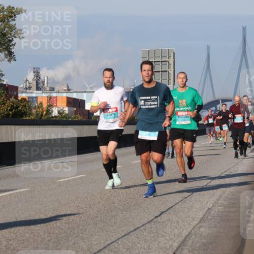 03.10.2025 - Köhlbrandbrückenlauf Luisa Fischer http://msf.ph/oto/9001898 03.10.2025 10:43:50 Position 3 1036, 2024, 3223, 3185 meine-sportfotos.de