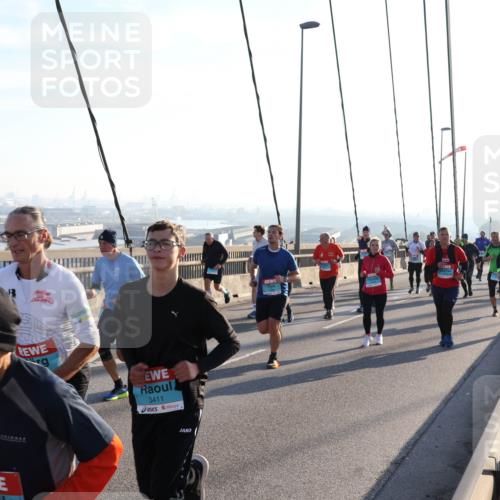 03.10.2025 - Köhlbrandbrückenlauf Julia Fischer http://msf.ph/oto/9001903 03.10.2025 09:25:44 Position 1 9, 3411 meine-sportfotos.de