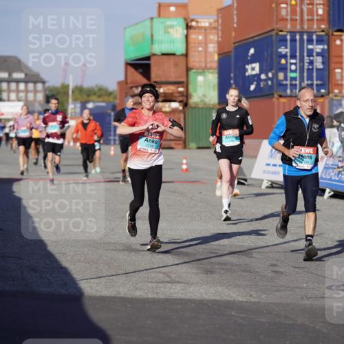 03.10.2025 - Köhlbrandbrückenlauf Michael Burmester http://msf.ph/oto/9001905 03.10.2025 10:05:35 Ziel 1119, 1312, 1340, 1415, 2698, 2743, 3484, 3716 meine-sportfotos.de