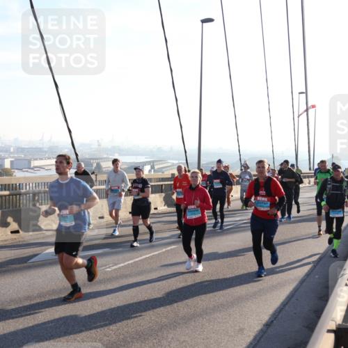 03.10.2025 - Köhlbrandbrückenlauf Julia Fischer http://msf.ph/oto/9001918 03.10.2025 09:25:46 Position 1  meine-sportfotos.de
