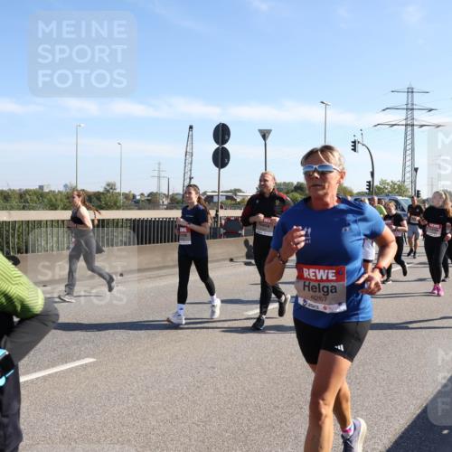 03.10.2025 - Köhlbrandbrückenlauf Julia Fischer http://msf.ph/oto/9001934 03.10.2025 12:18:58 Position 3 6438, 6267 meine-sportfotos.de