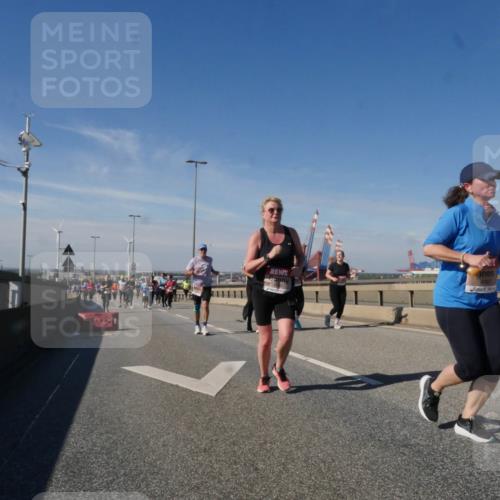 03.10.2025 - Köhlbrandbrückenlauf Matties Gatica Varas http://msf.ph/oto/9001937 03.10.2025 12:55:20 Position 2 4897 meine-sportfotos.de